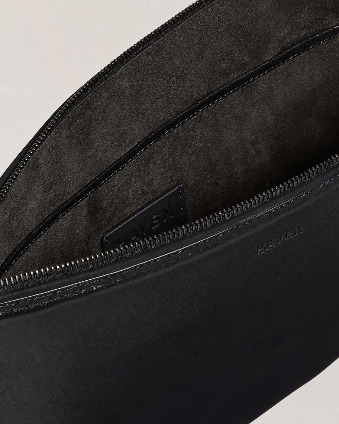 Executive Folio — interior with tablet and notebook